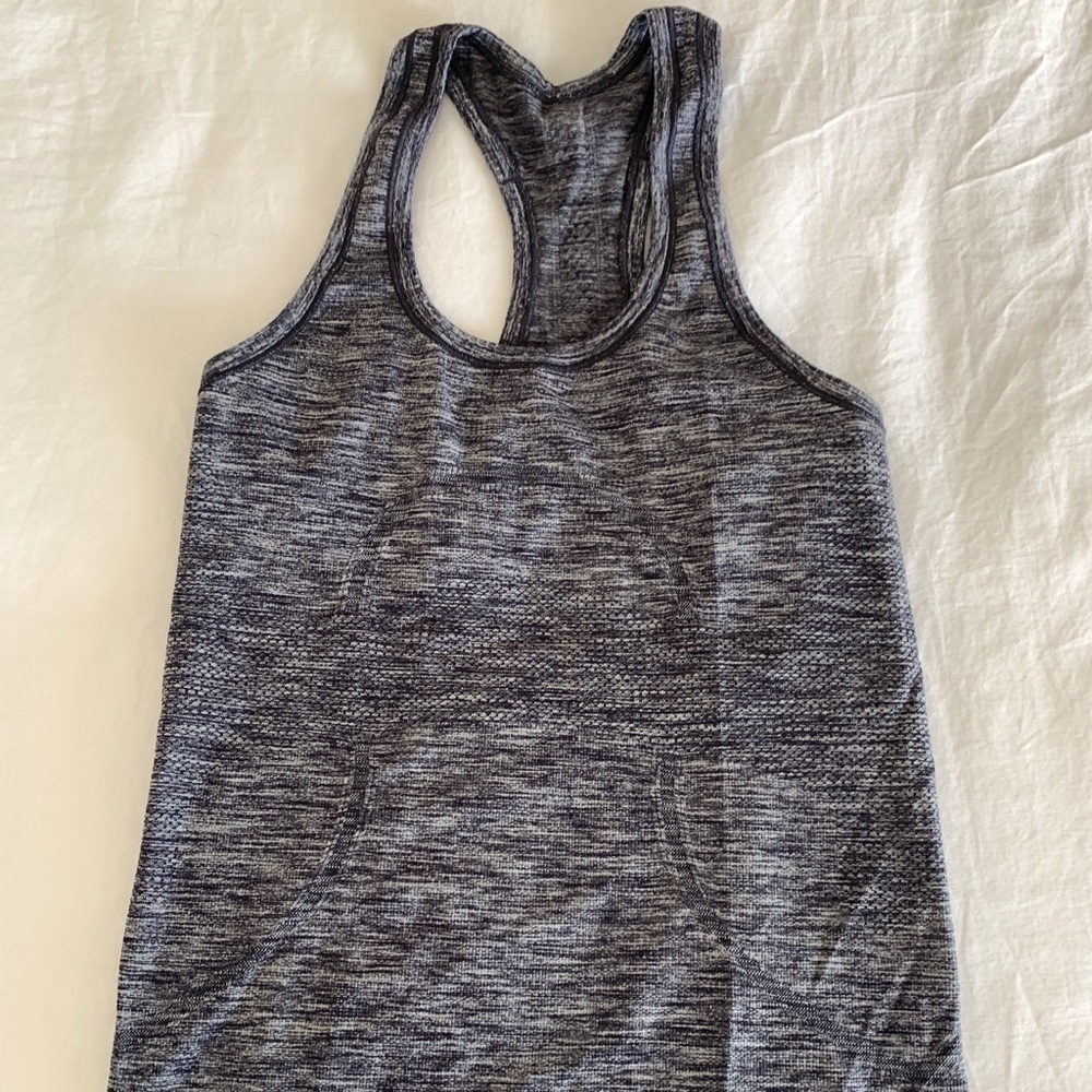 Lululemon workout top